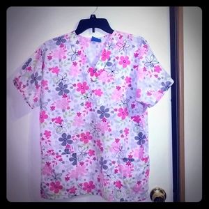💗 HQ Scrub Top Size Large 💗